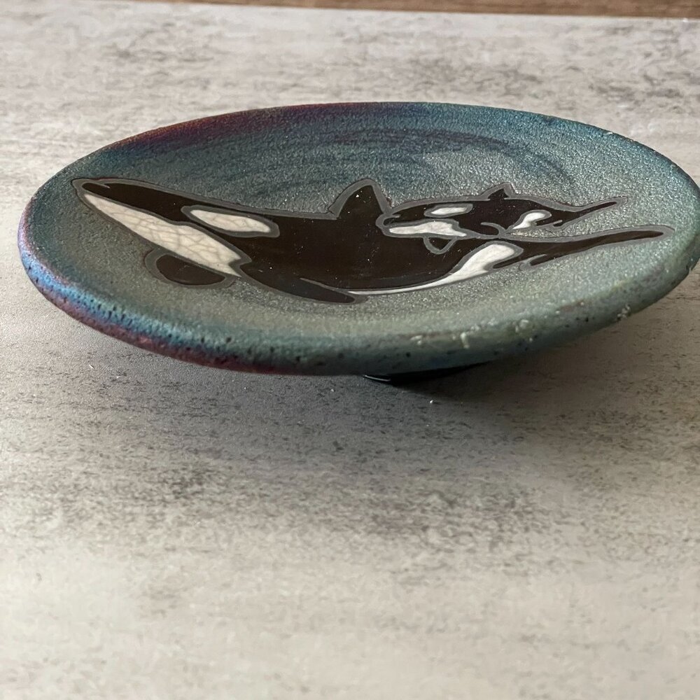 NWT Jeremy Diller Orca Whales Raku Pottery Metallic Signed Trinket Dish 5.5" - Picture 2 of 8